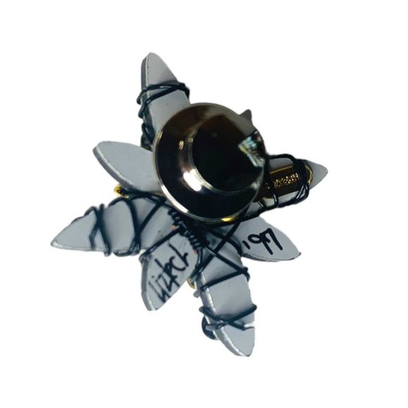 Liztech Signed Vintage 1997 Black Snowflake Lapel Pin Amber .75 inches - Picture 3 of 7